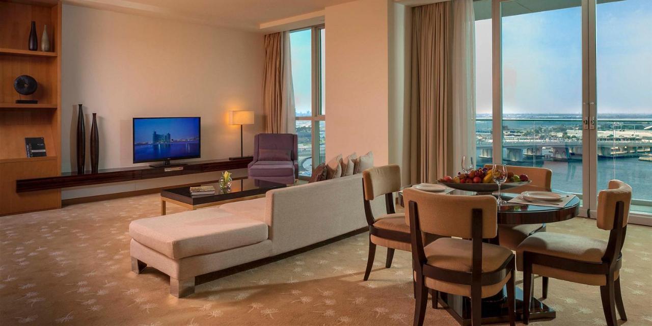 Intercontinental Residence Suites Dubai Festival City By Ihg Zewnętrze zdjęcie A suite at the Jumeirah Emirates Towers Hotel