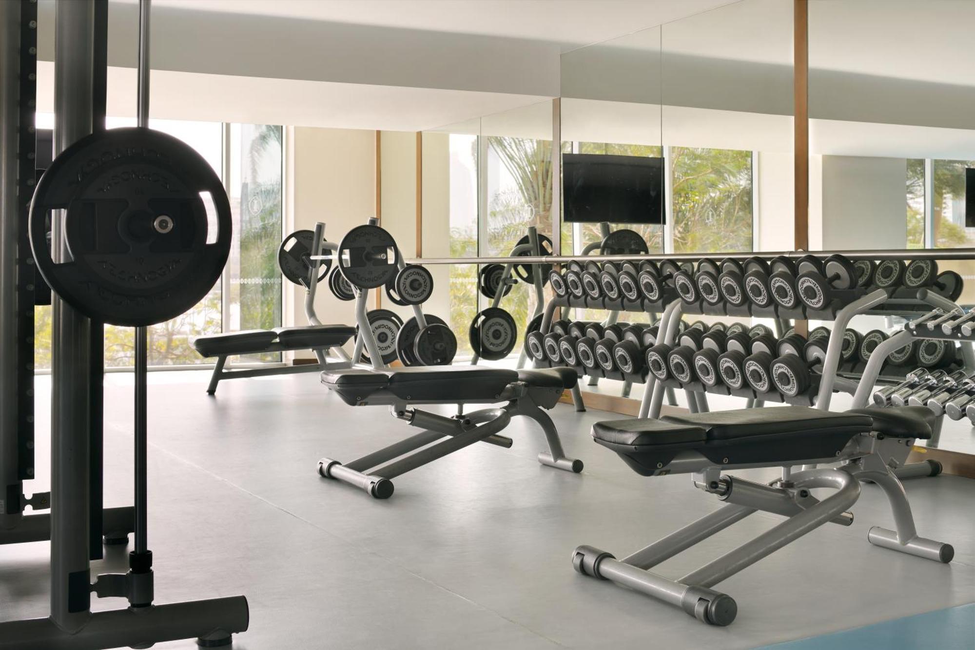 Intercontinental Residence Suites Dubai Festival City By Ihg Zewnętrze zdjęcie A typical gym
