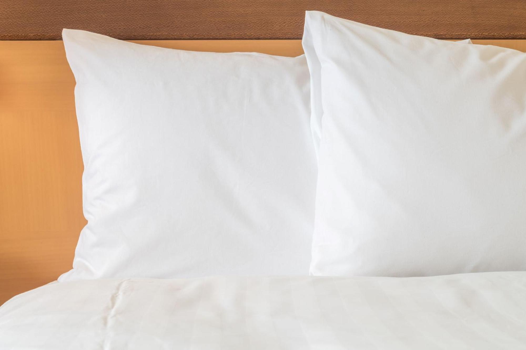 Intercontinental Residence Suites Dubai Festival City By Ihg Zewnętrze zdjęcie Two pillows on a bed