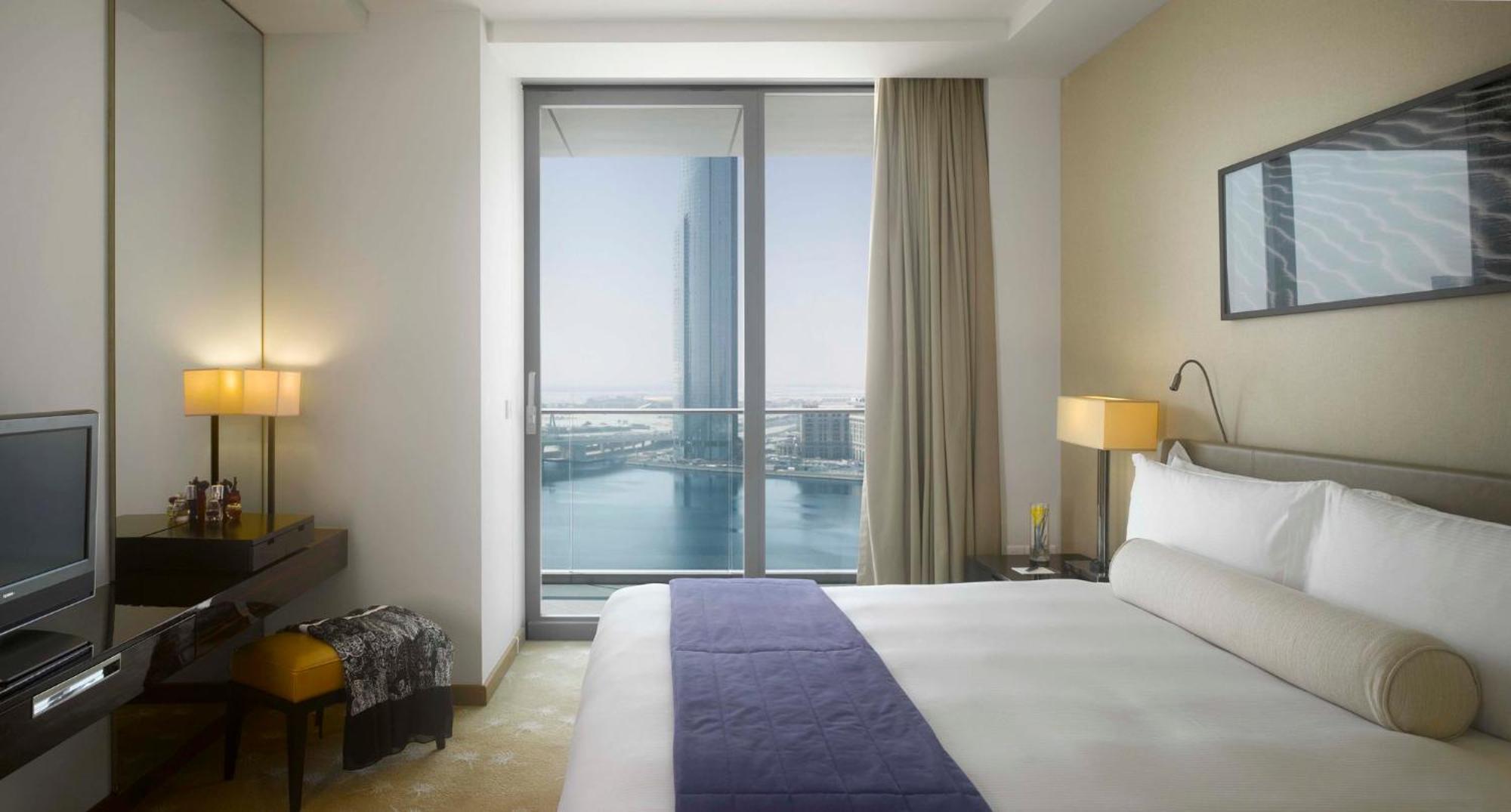 Intercontinental Residence Suites Dubai Festival City By Ihg Zewnętrze zdjęcie A bedroom at the Address Downtown Hotel