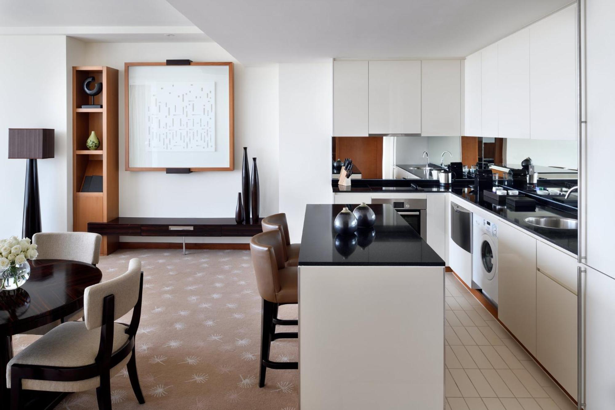 Intercontinental Residence Suites Dubai Festival City By Ihg Zewnętrze zdjęcie A kitchen in a suite at The Ritz-Carlton, Dubai