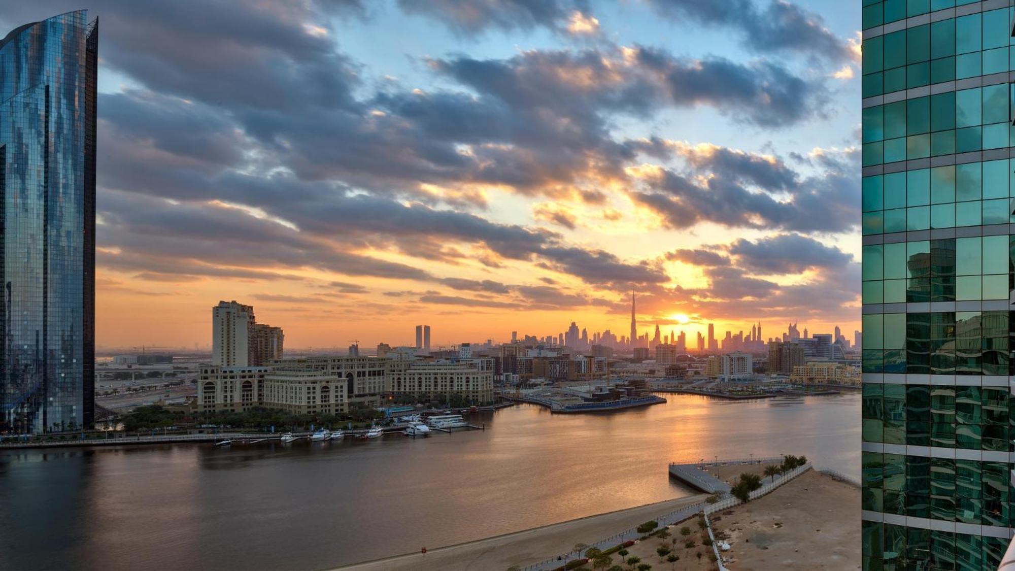 Intercontinental Residence Suites Dubai Festival City By Ihg Zewnętrze zdjęcie View of the Hudson River from the building